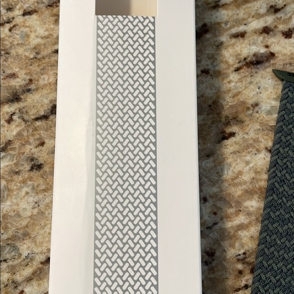 NIB Woven Band for Apple Watch - Picture 2 of 4